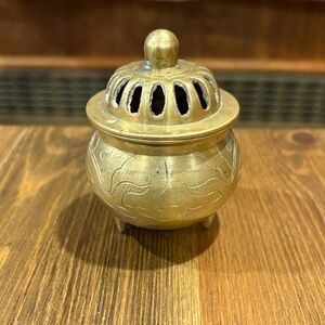vintage brass metal lidded etched potpourri holder- read description!